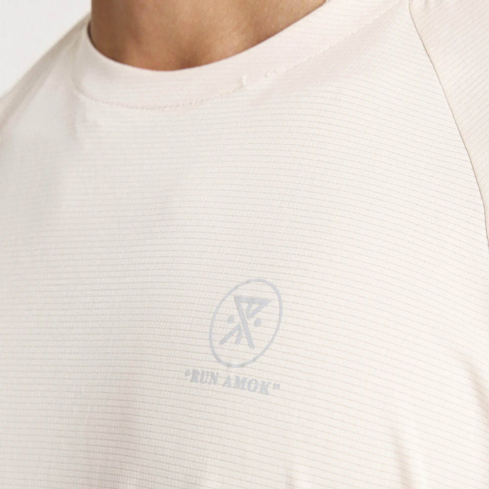 Roark Alta Elite Trail Short Sleeve Tee in Moonstone - Men|Run / Active