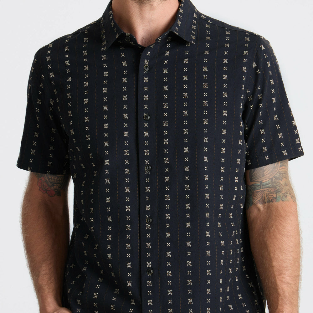 Roark Gonzo Short Sleeve Button Up Shirt in Dark Navy - Men