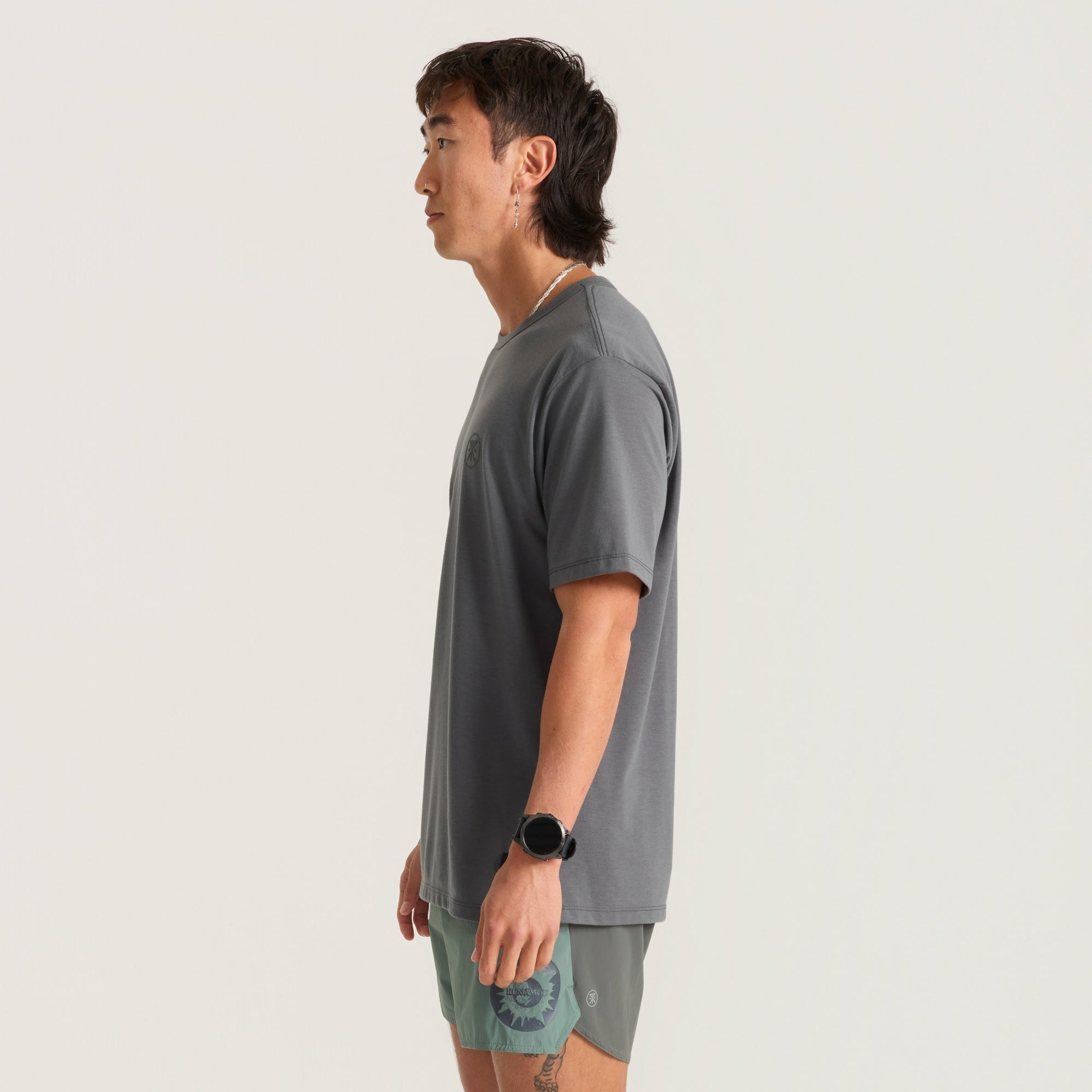 Roark Mathis Active Short Sleeve Tee in Charcoal - Men|Run / Active