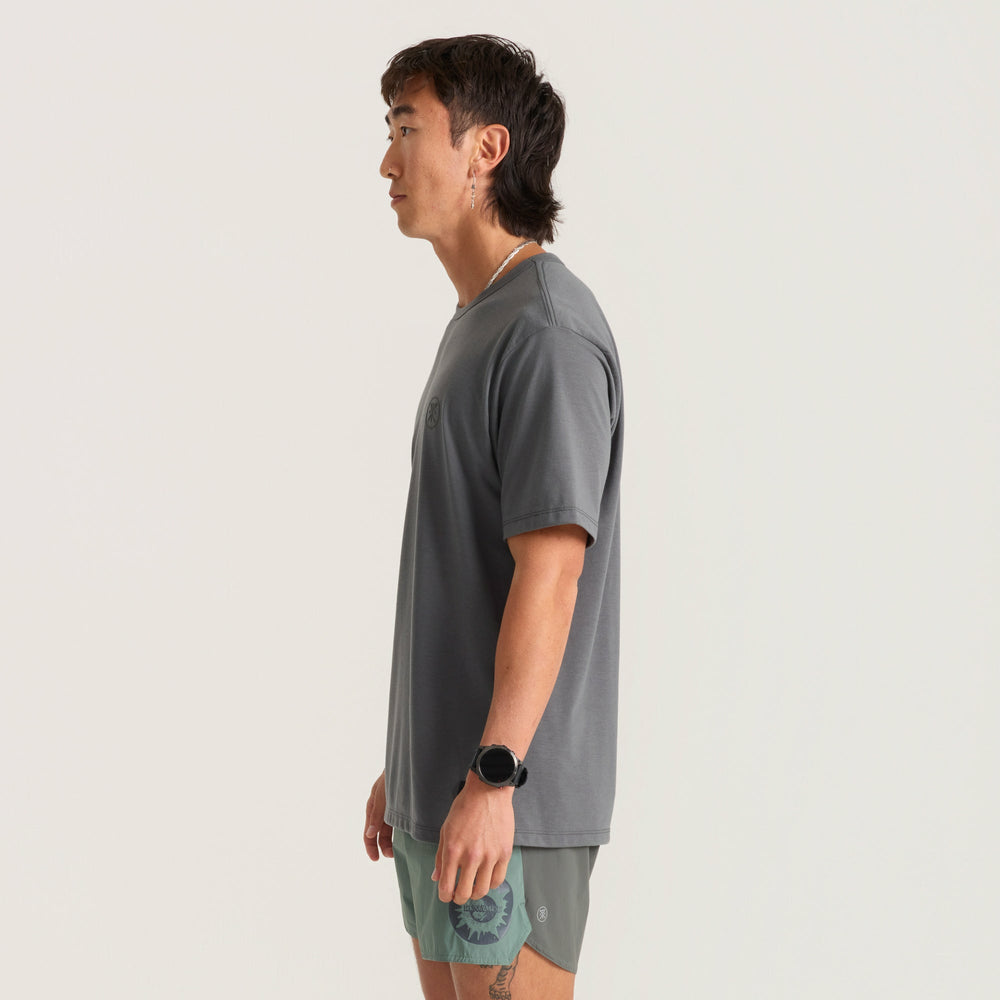 Roark Mathis Active Short Sleeve Tee in Charcoal - Men|Run / Active
