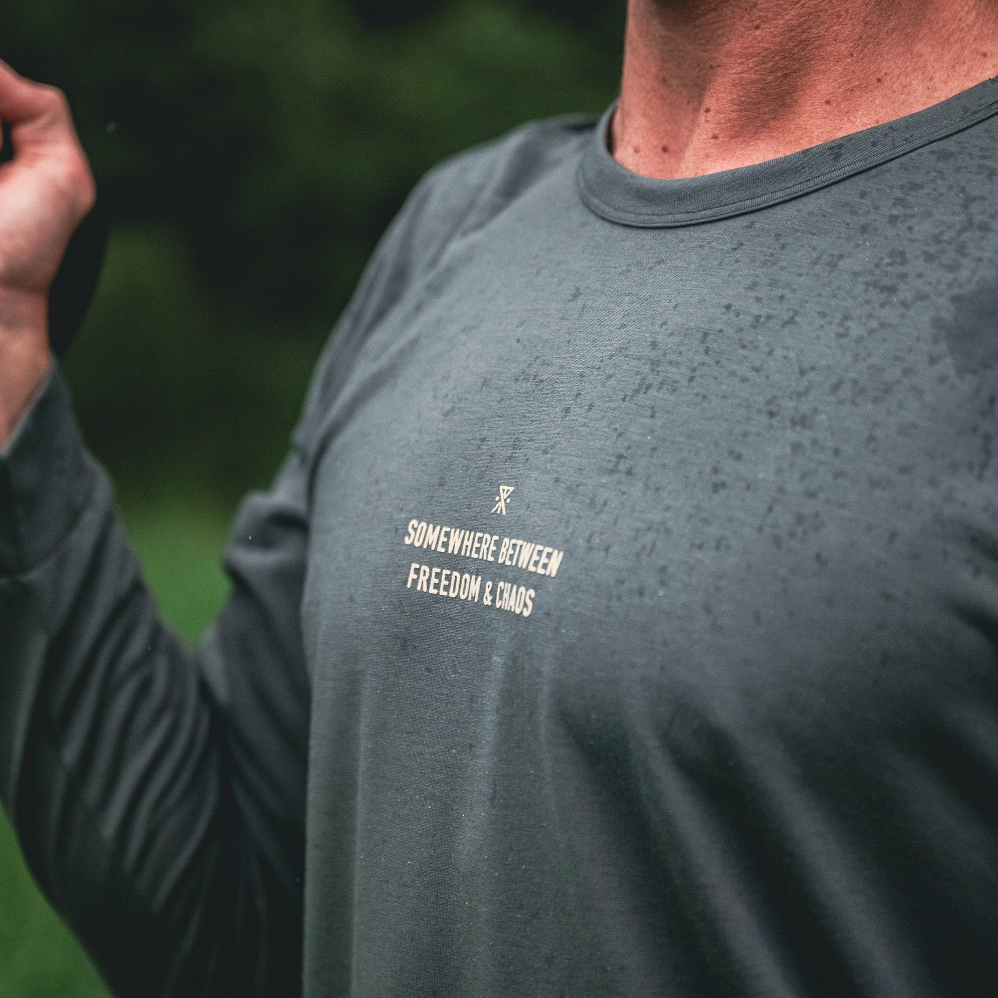 Roark Mathis Active Long Sleeve Tee in Charcoal - Men|Run / Active
