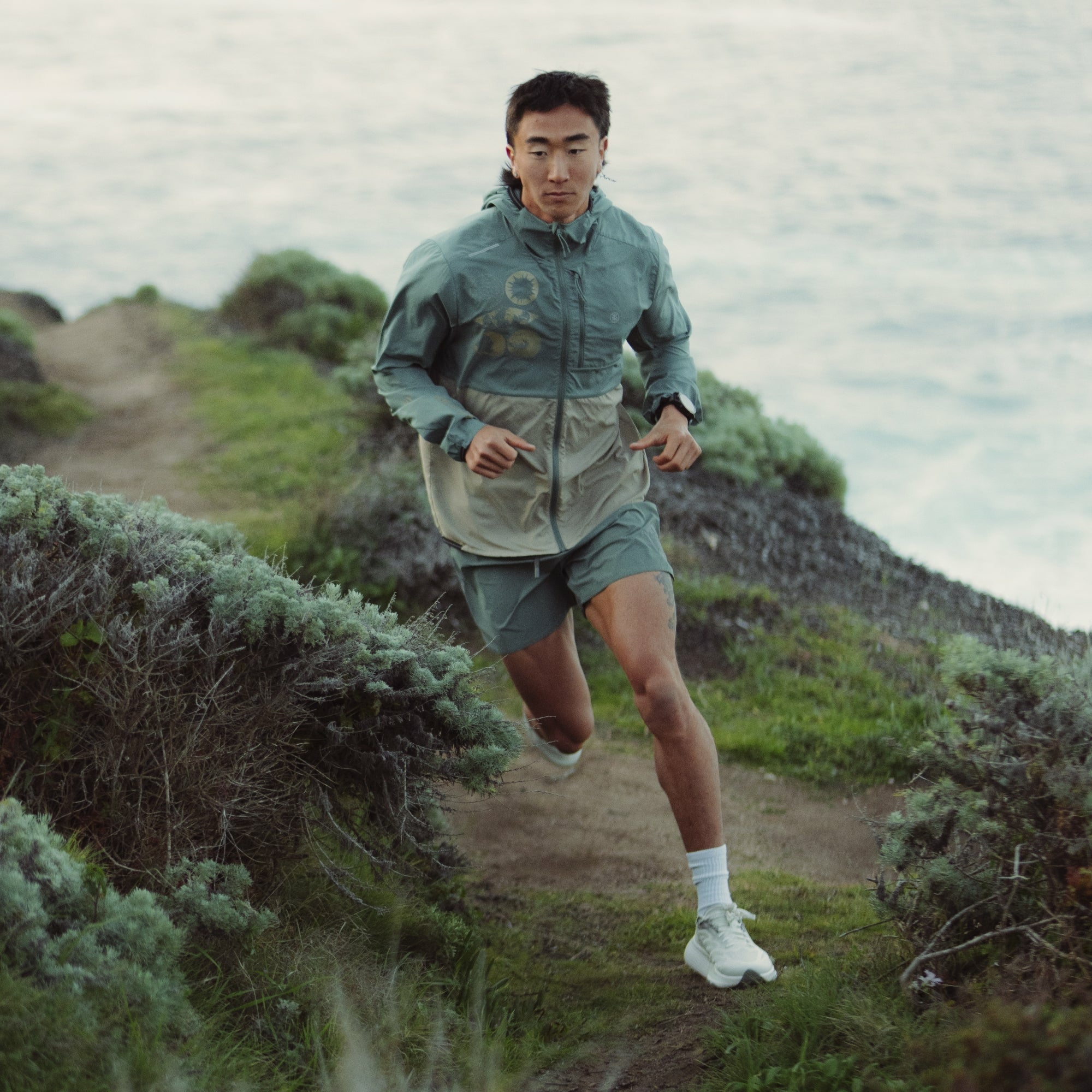 Roark Secondwind 3.0 Jacket in Slate Green/Tan - Men|Run / Active