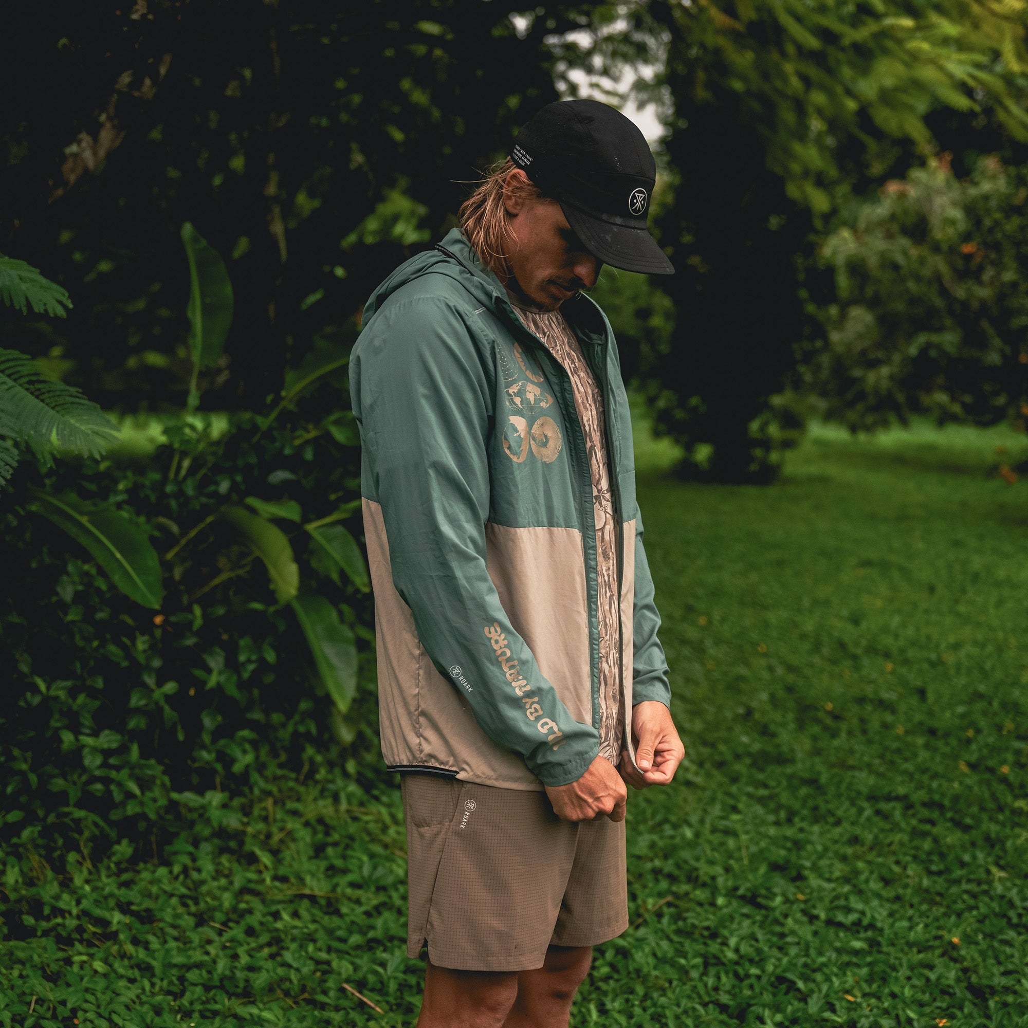 Roark Secondwind 3.0 Jacket in Slate Green/Tan - Men|Run / Active
