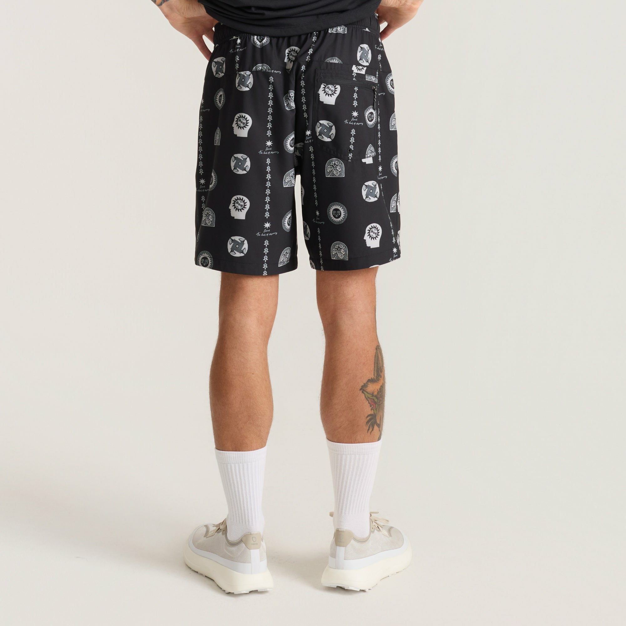 Roark Serrano 7" Active Stretch Shorts in Black Print - Men|Run / Active