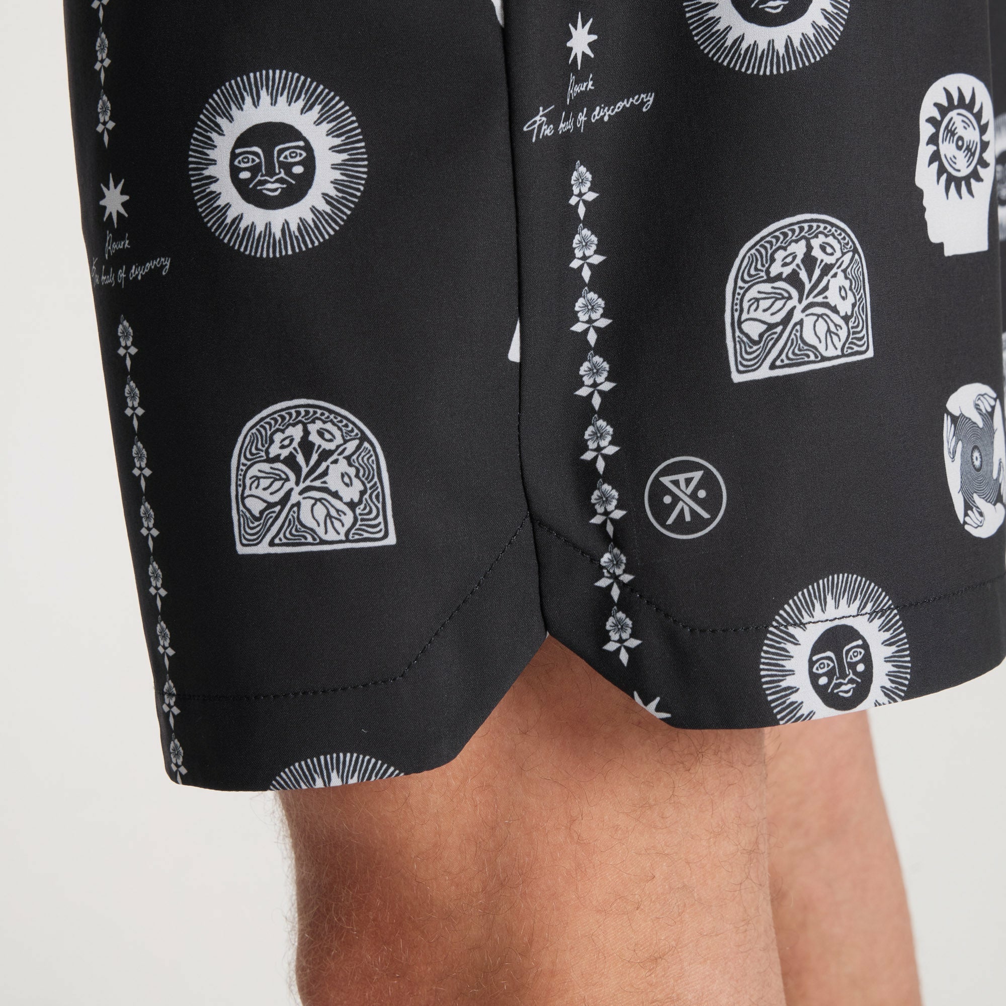 Roark Serrano 7" Active Stretch Shorts in Black Print - Men|Run / Active