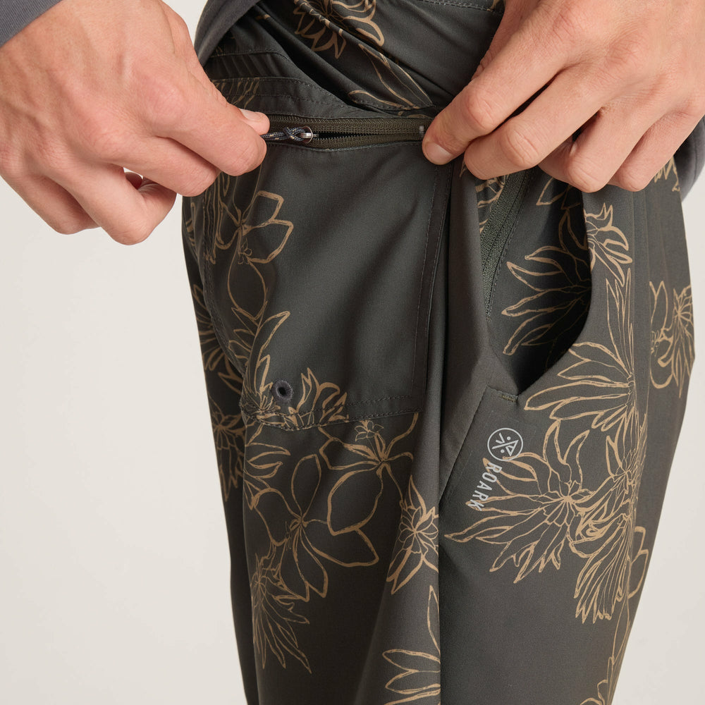 Roark Serrano 7" Active Stretch Shorts in Onyx Floral - Men|Run / Active