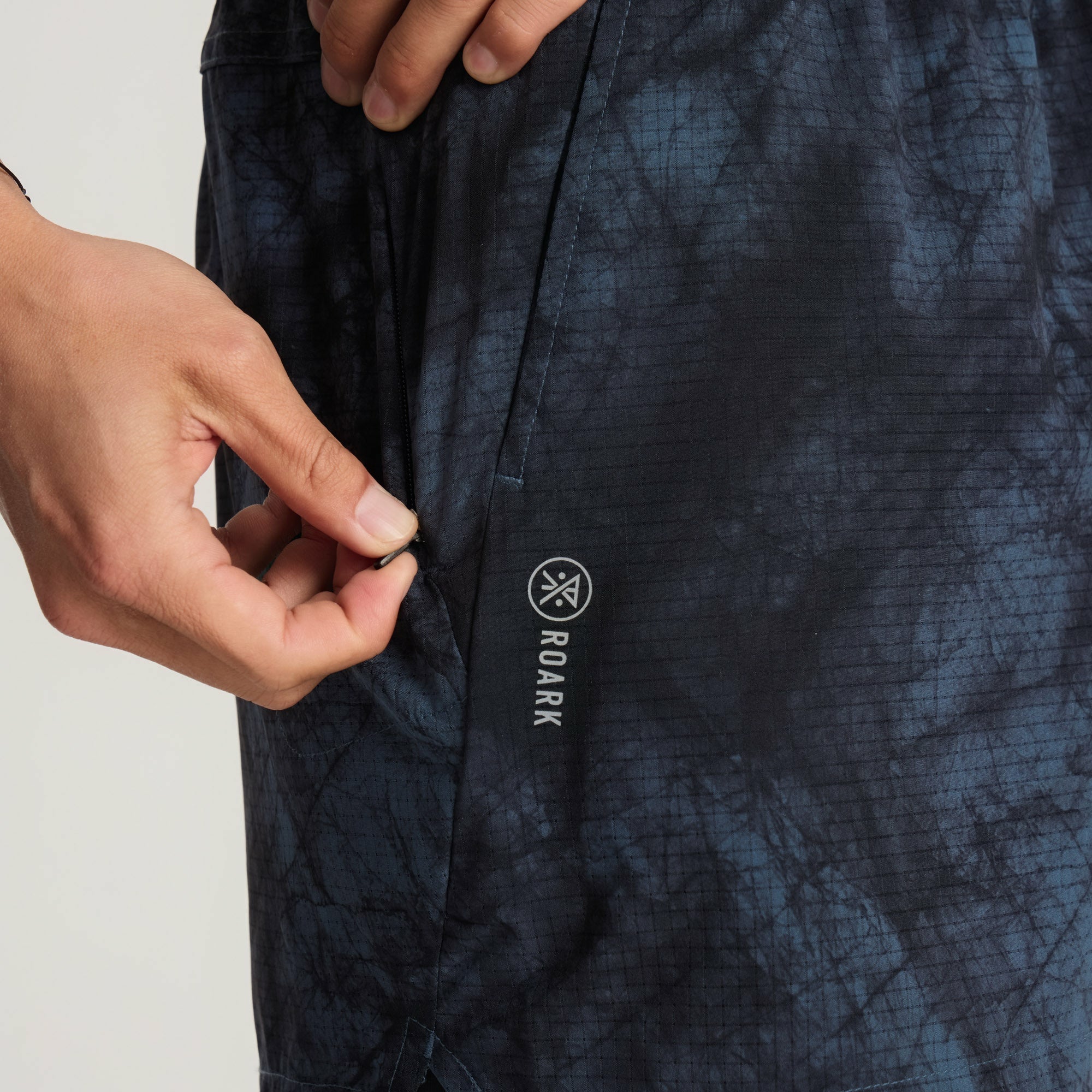 Roark Bommer 3.5" Shorts in Navy Tie Dye - Men|Run / Active