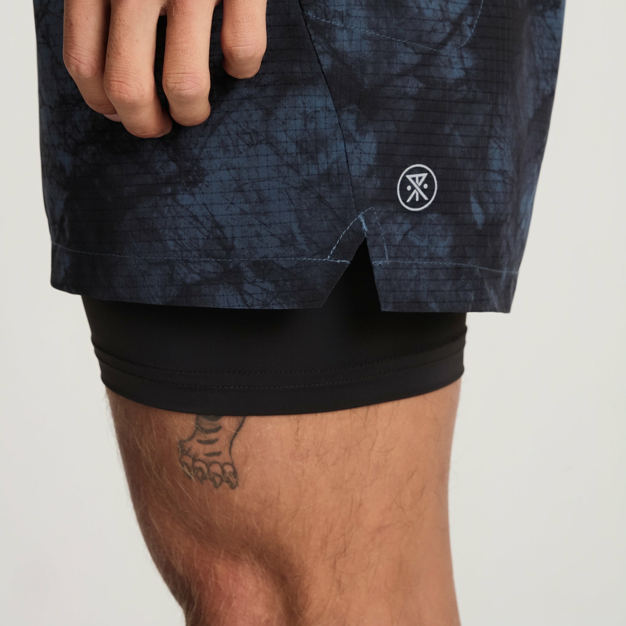 Roark Bommer 3.5" Shorts in Navy Tie Dye - Men|Run / Active