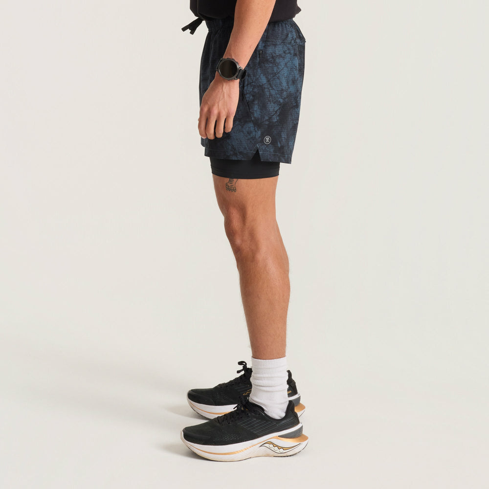 Roark Bommer 3.5" Shorts in Navy Tie Dye - Men|Run / Active
