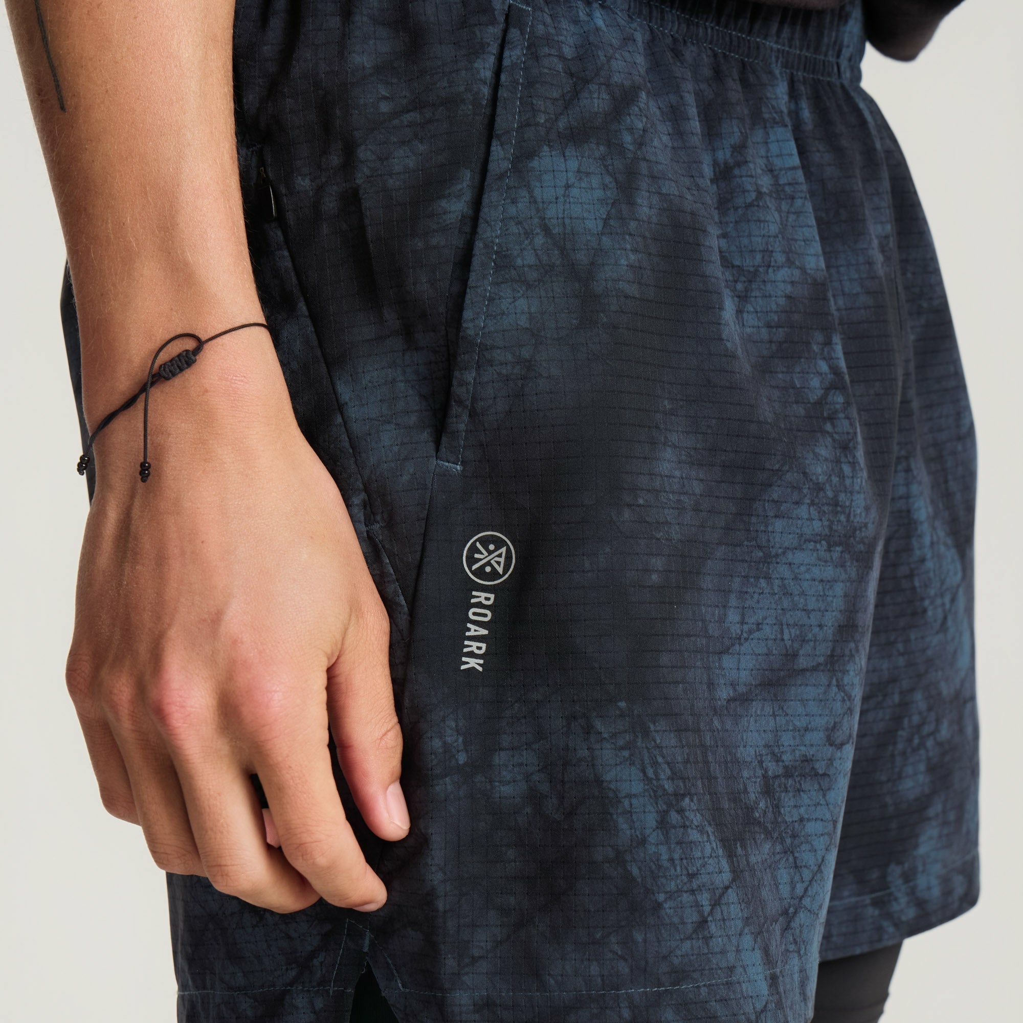 Roark Bommer 3.5" Shorts in Navy Tie Dye - Men|Run / Active