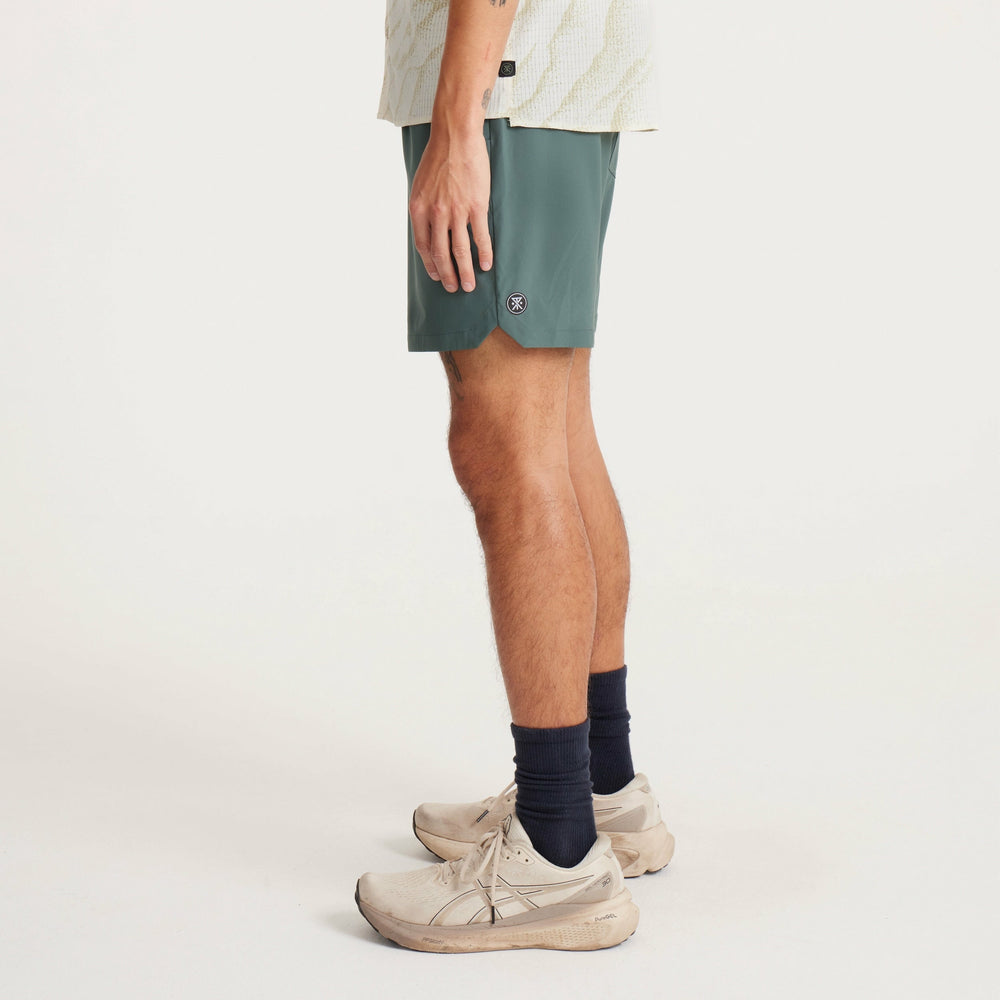 Roark Serrano 7" Shorts in Forest - Men|Run / Active