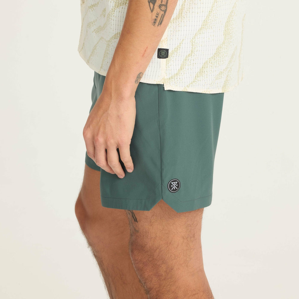 Roark Serrano 7" Shorts in Forest - Men|Run / Active