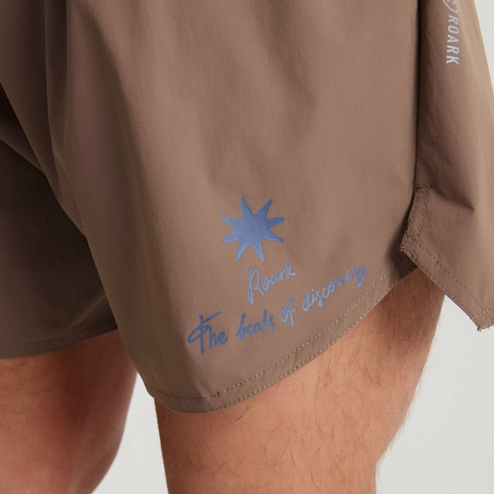 Roark Alta 5" Shorts in Faded Brown - Men|Run / Active