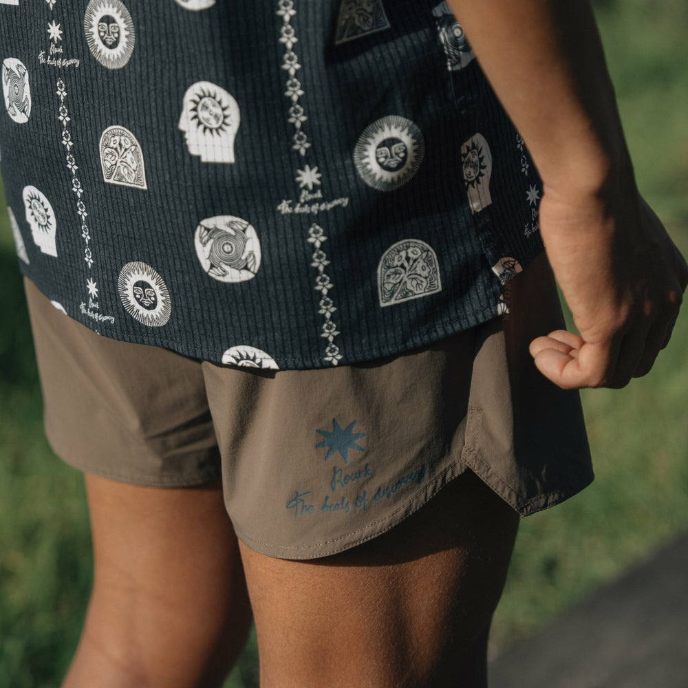 Roark Alta 5" Shorts in Faded Brown - Men|Run / Active