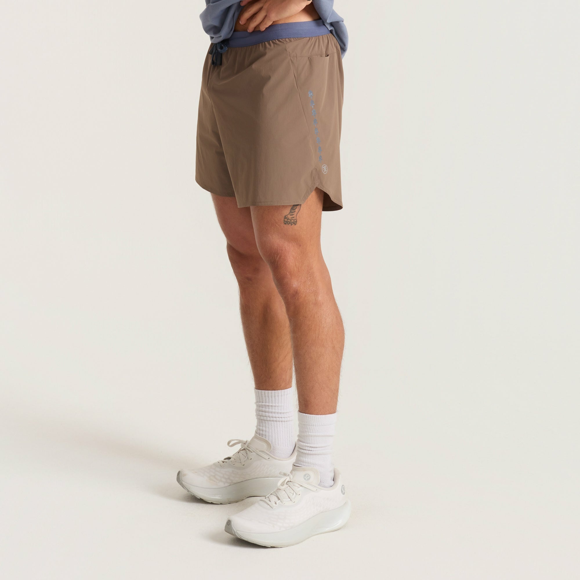 Roark Alta 5" Shorts in Faded Brown - Men|Run / Active