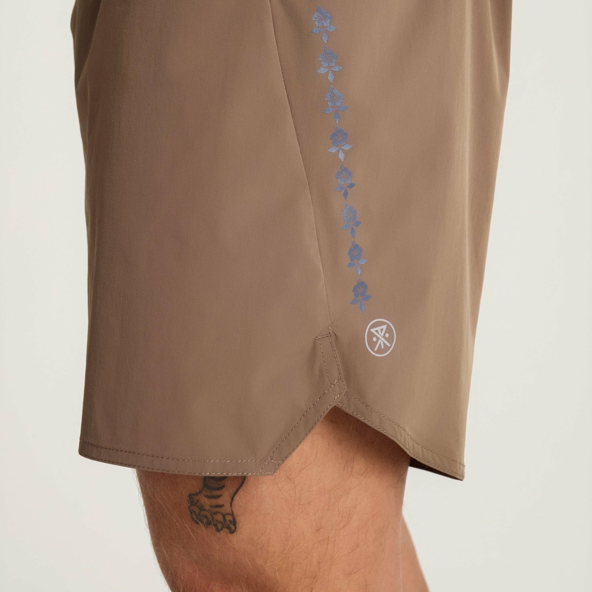 Roark Alta 5" Shorts in Faded Brown - Men|Run / Active