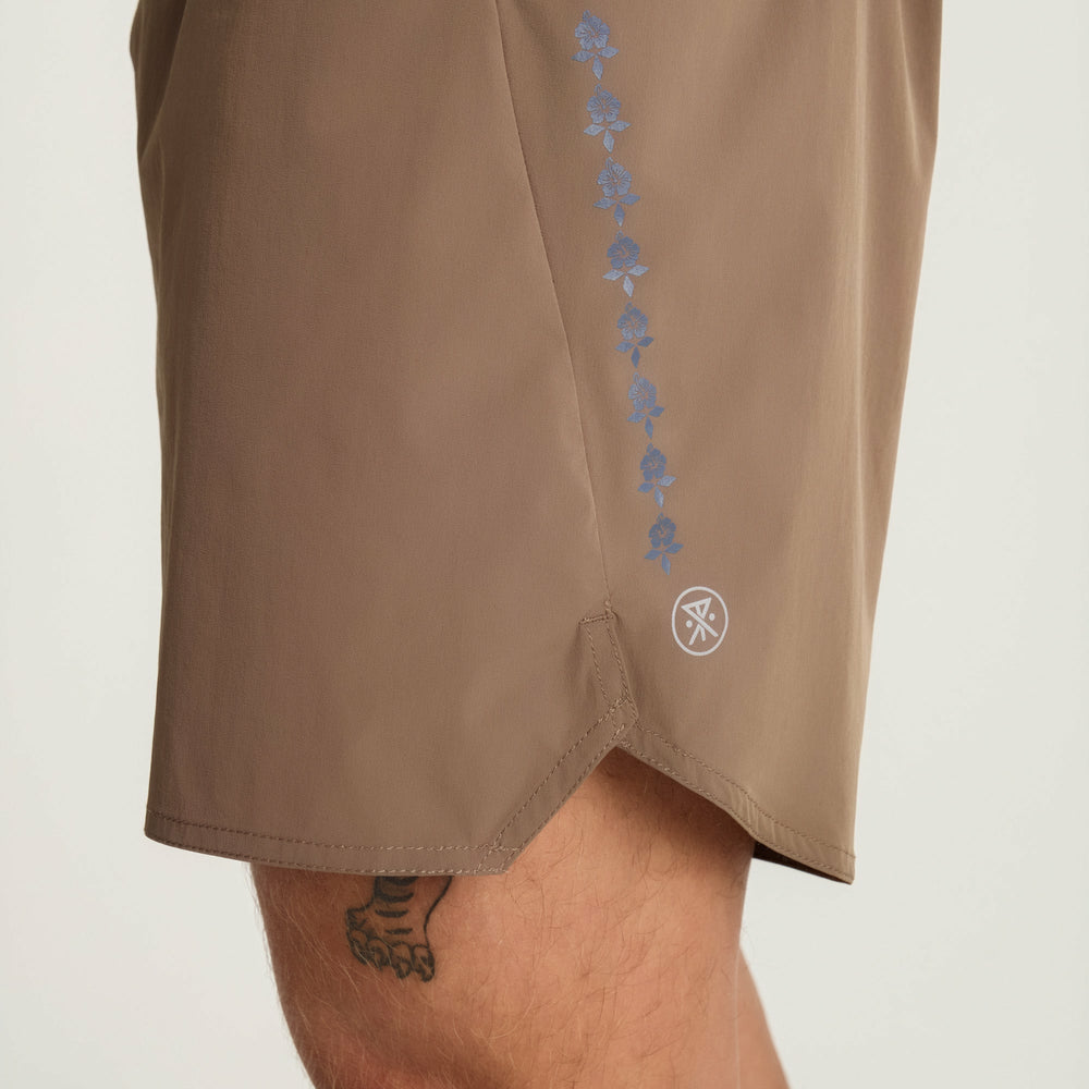 Roark Alta 5" Shorts in Faded Brown - Men|Run / Active